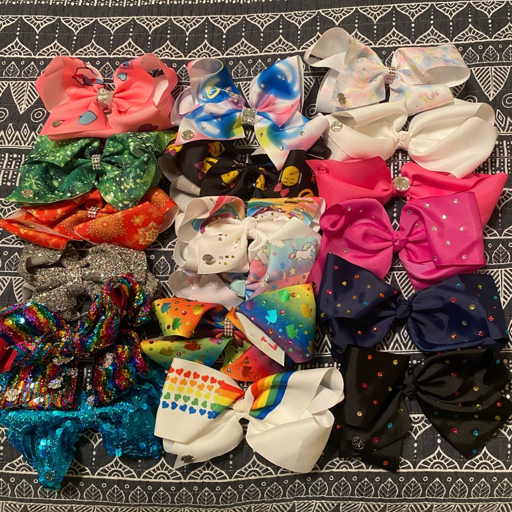 LOT of 18 authentic JOJO bows.